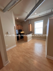 $950 MOVE-IN SPECIAL (does not include application or pet fee) Downtown Studio Apartment