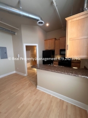 $950 MOVE-IN SPECIAL (does not include application or pet fee) Downtown Studio Apartment