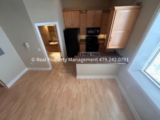 $950 MOVE-IN SPECIAL (does not include application or pet fee) Downtown Studio Apartment