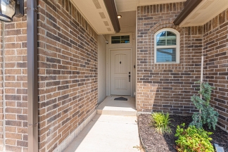 COOMING SOON! Beautiful 3BR Home with Open Floor Plan & Outdoor Fireplace