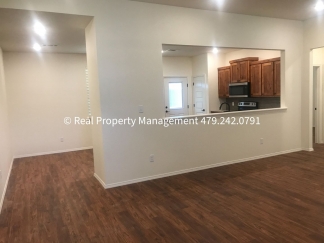 HALF OFF MOVE IN RENT! 3 Bed 2 Bath Stunning house in Pocola!!