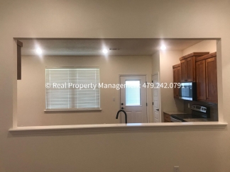 HALF OFF MOVE IN RENT! 3 Bed 2 Bath Stunning house in Pocola!!