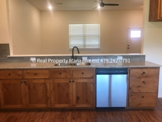 HALF OFF MOVE IN RENT! 3 Bed 2 Bath Stunning house in Pocola!!