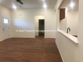 HALF OFF MOVE IN RENT! 3 Bed 2 Bath Stunning house in Pocola!!