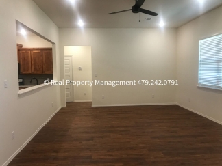 HALF OFF MOVE IN RENT! 3 Bed 2 Bath Stunning house in Pocola!!