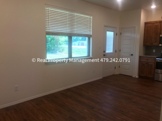 HALF OFF MOVE IN RENT! 3 Bed 2 Bath Stunning house in Pocola!!