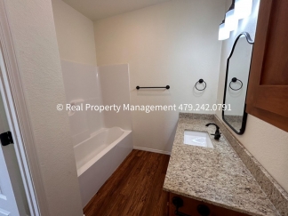 HALF OFF MOVE IN RENT! 3 Bed 2 Bath Stunning house in Pocola!!