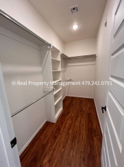 HALF OFF MOVE IN RENT! 3 Bed 2 Bath Stunning house in Pocola!!