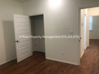 HALF OFF MOVE IN RENT! 3 Bed 2 Bath Stunning house in Pocola!!