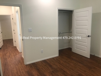 HALF OFF MOVE IN RENT! 3 Bed 2 Bath Stunning house in Pocola!!