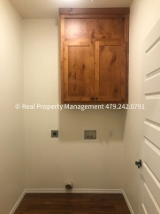 HALF OFF MOVE IN RENT! 3 Bed 2 Bath Stunning house in Pocola!!