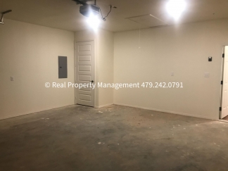 HALF OFF MOVE IN RENT! 3 Bed 2 Bath Stunning house in Pocola!!