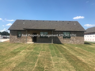 HALF OFF MOVE IN RENT! 3 Bed 2 Bath Stunning house in Pocola!!