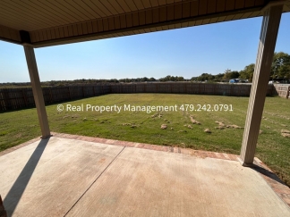 HALF OFF MOVE IN RENT! 3 Bed 2 Bath Stunning house in Pocola!!