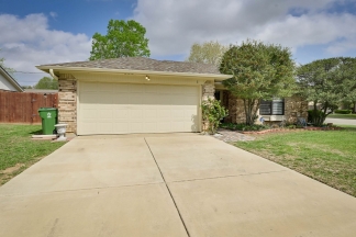 Affordable Corner lot home in Mansfield High District.