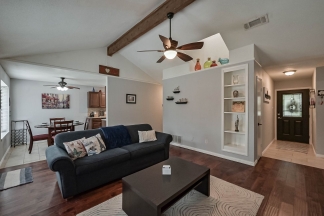 Affordable Corner lot home in Mansfield High District.