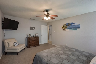 Affordable Corner lot home in Mansfield High District.