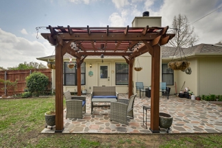 Affordable Corner lot home in Mansfield High District.