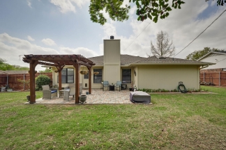 Affordable Corner lot home in Mansfield High District.