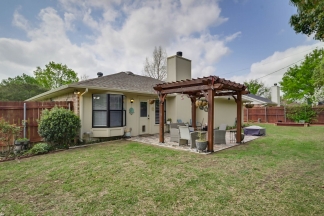 Affordable Corner lot home in Mansfield High District.