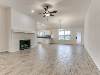 Stunning 3 bedroom 2 bath in Midwest City!