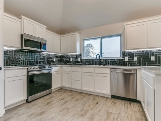Stunning 3 bedroom 2 bath in Midwest City!