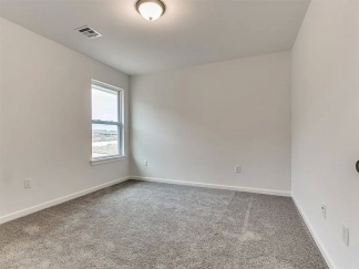 Stunning 3 bedroom 2 bath in Midwest City!