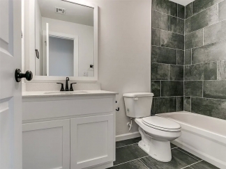 Stunning 3 bedroom 2 bath in Midwest City!
