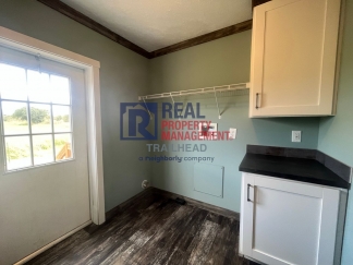 3 Bed / 2 Bath Farmhouse Styled Home – Move In Ready