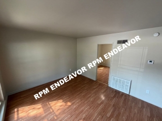 Charming 1-Bedroom Duplex with Convenient Shared Laundry – Affordable Living!