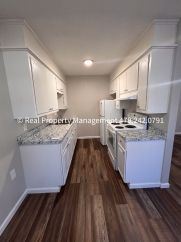 Cozy apartment ready now! 1 Bed 1 Bath Downstairs Apartment