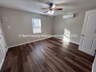 Cozy apartment ready now! 1 Bed 1 Bath Downstairs Apartment