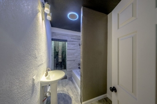 Beautiful home in one of OKC hot and up-and-coming , Plaza District! $500 OFF FIRST FULL MONTHS RENT!