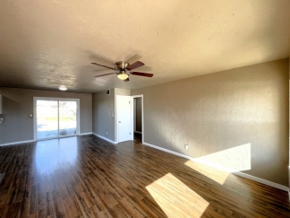 Welcome Home: Charming 3 bedroom, 1 bathroom home located in Del City!