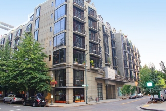 Fully Furnished Studio Condo In the Heart of the Pearl District!