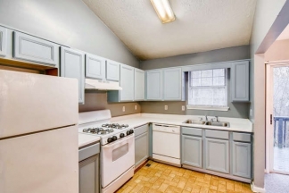 Charming Property  -Finished Basment/Private Park - New Carpet