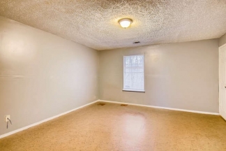 Charming Property  -Finished Basment/Private Park - New Carpet