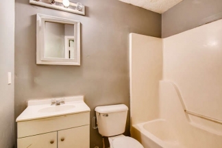 Charming Property  -Finished Basment/Private Park - New Carpet