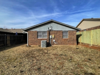 Charming and Spacious Duplex Available!