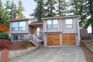 Gorgeous Updated Split-Level Home On Over-sized Lot in NE Portland