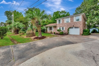 Waterfront Home in Melrose Subdivision!