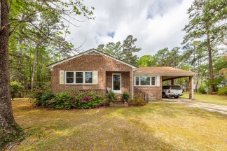 3 Bedroom Classic Summerville Home!