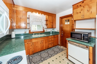 3 Bedroom Classic Summerville Home!