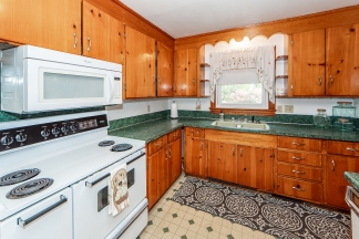 3 Bedroom Classic Summerville Home!