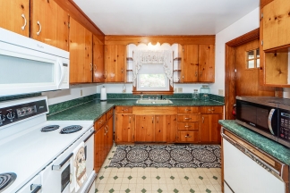 3 Bedroom Classic Summerville Home!