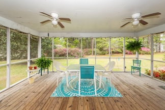 3 Bedroom Classic Summerville Home!