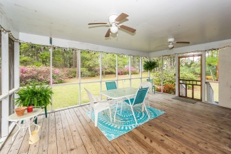 3 Bedroom Classic Summerville Home!
