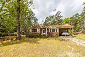 3 Bedroom Classic Summerville Home!