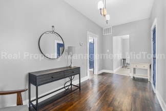 Charming First-Floor Home in Established Winnetka Heights Community – Just Minutes from Bishop Arts!
