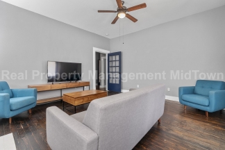 Charming First-Floor Home in Established Winnetka Heights Community – Just Minutes from Bishop Arts!